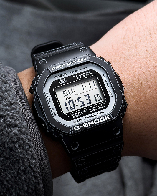 "Бумажная" лимитка Casio G-Shock DW-5600RGM-1E