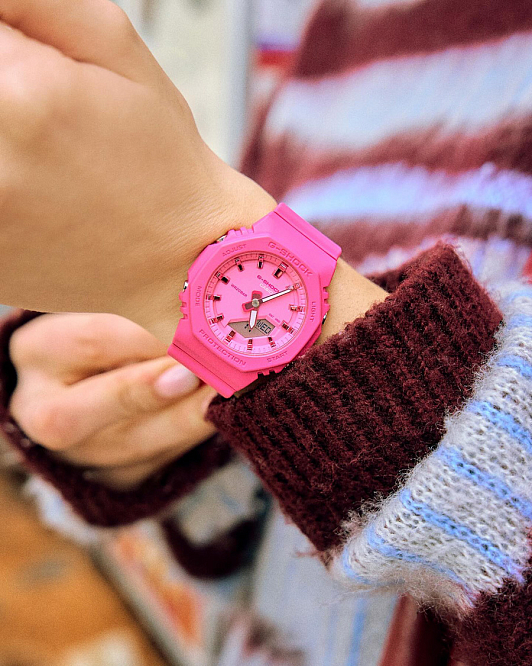 Яркие женские G-Shock GMA-P2100PP-4A в мини корпусе