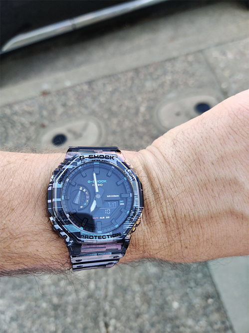 Редкие G-Shock GA-2100NN-1A в глитч расцветке