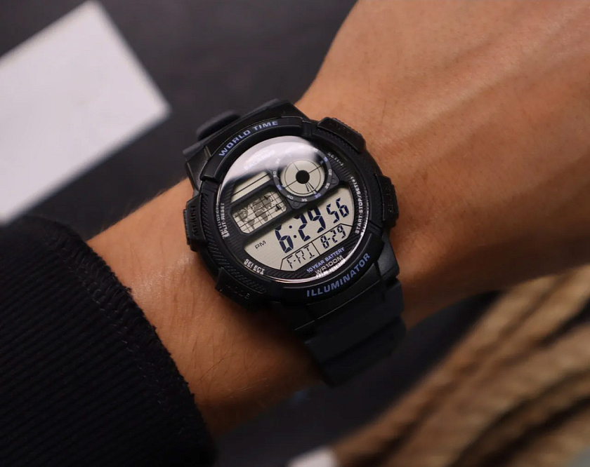  Базовые цифровые часы Casio AE-1000W-8A с картой мира
