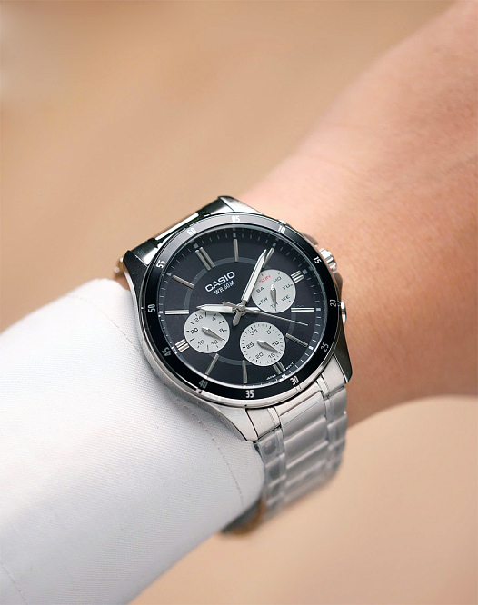 Лаконичные часы Casio MTP-1374D-1A3 в стальном корпусе