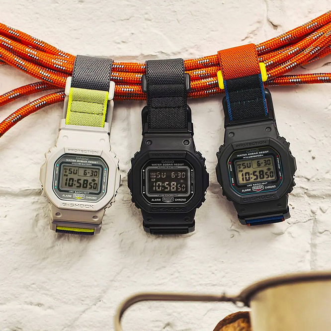 Часы G-Shock DW-5600MNC-8A2 на ремешке Fidlock