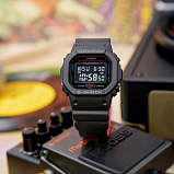 G-SHOCK DW-5600UHR-1E