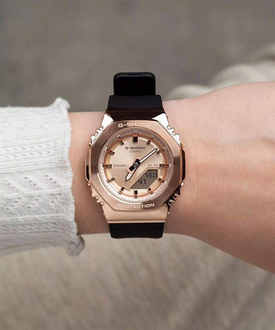 Женские G-Shock GM-S2110PG-1A4 в стальном корпусе