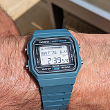 G-SHOCK F-B100W-3A