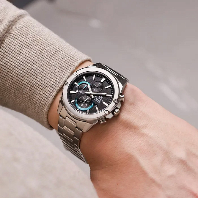 Casio Edifice EFR-S567D-1A — фотообзор модели