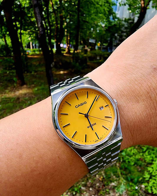 Винтажные Casio MTP-B145D-9A с ярким циферблатом