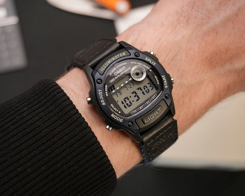 Casio W-220HF-2A на кожано-текстильном ремешке