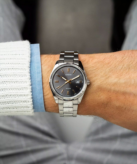 Лаконичный трехстрелочник Casio MTP-1302D-1A2