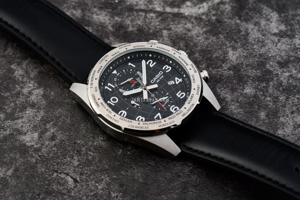 Хронограф Casio MTP-W500L-1A на кожаном ремешке