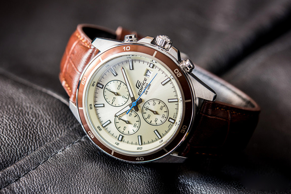 Стальные Casio Edifice EFR-526L-7B на каждый день