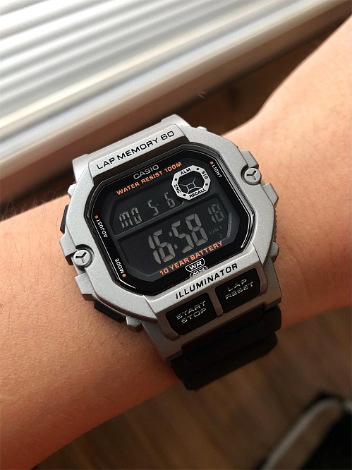 Casio WS-1400H-1B — крупные цифры и дизайн 90-х