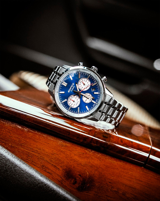 Casio Edifice EFR-575D-2A — фотообзор хронографа