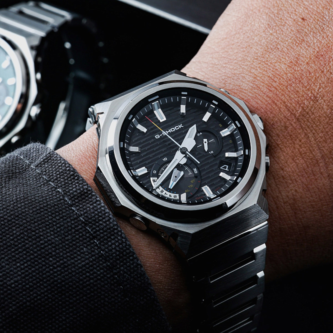 Новинка G-Shock GST-B1000D-1A в стальном корпусе